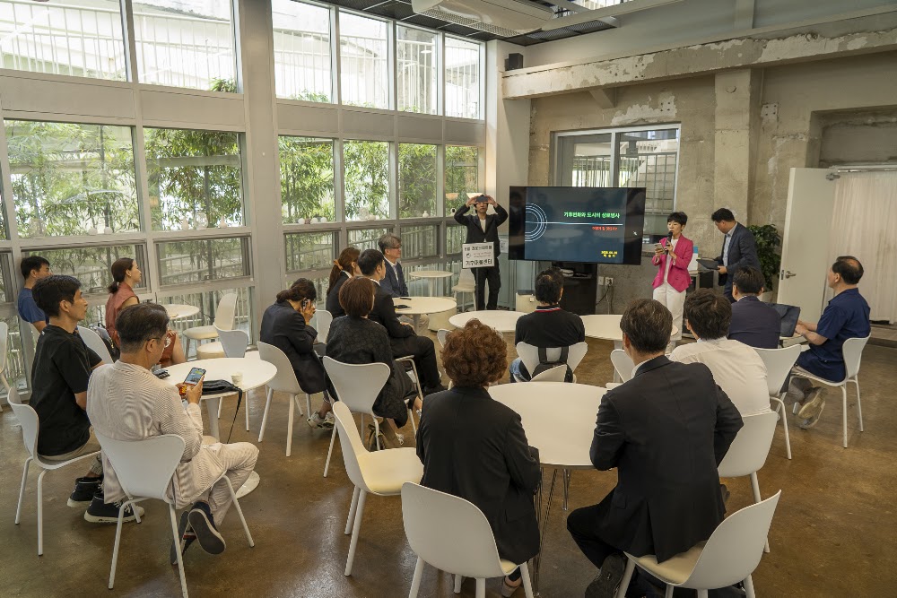 Roundtable discussion in an event space