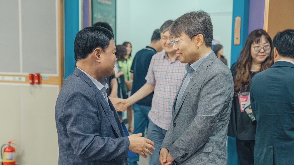 Guests greeting at an event